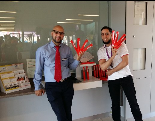 RERC_SNCF's tweet image. Un petit coup de pouce pour vous aider à supporter la chaleur ? 
Opération #Eventails sur #RERC: 
Ça continue! &amp;amp; avec le sourire ! 🌞🌬️