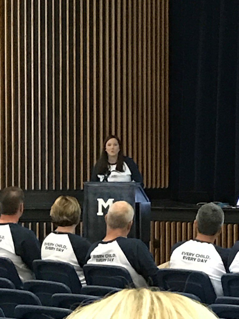 jepperson1120's tweet photo. @OByerly my principal rocks!  #maconvocation https://t.co/jxdZyQavnD