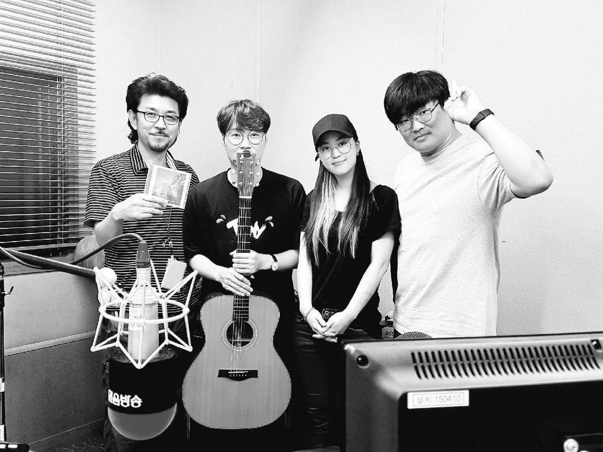 bandmasterjean's tweet photo. 인디음악의 모든 것. wbs Fm 원음방송
PM10시 [밴드피플 라디오스타] 08.21
1부 라이브 코너에서는 '쏠라티'와 함께 했습니다. https://t.co/Xn2QJsUhuQ