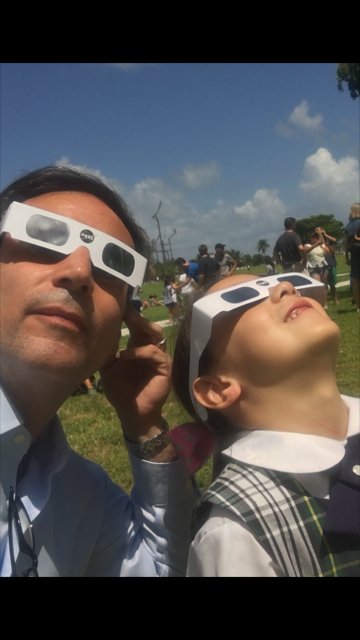 FrankCarollo_'s tweet photo. Briana &amp; Daddy watching the #SolarEclipse2017 at Museum Park in @cityofmiami @BayfrontParkMIA @FrostScience https://t.co/sGlukBvOTr