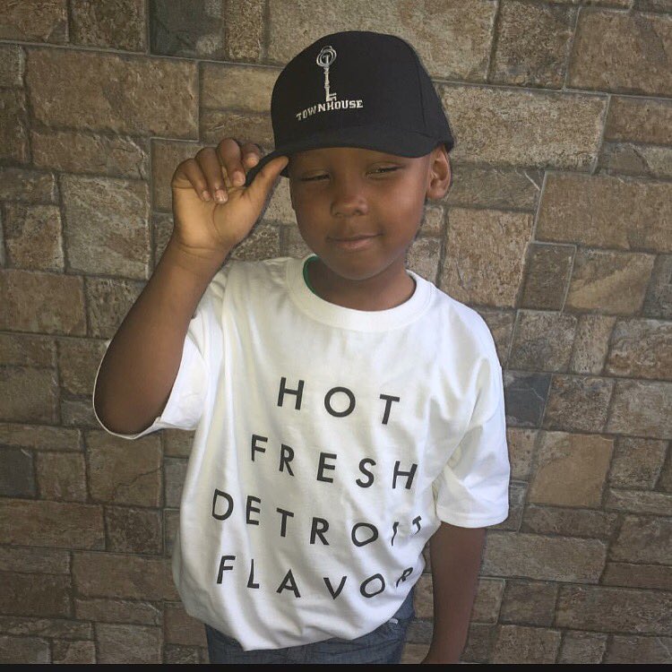 kodysworld2's tweet image. We love @eatattownhouse #myteeshirt #customizedhat #positivevibes #
#boysfashion #kidfoodies
 #kidfoodie
#outdoor photography