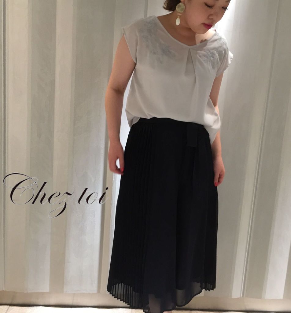 cheztoi_PR's tweet photo. 【Blog更新】【梅田店】残暑を乗り切るバックリボン刺繍ブラウス |

こんにちは

シェトワ梅田店でございます。

本日はこちらのブラウスを

ご紹介いたします。

ジョーゼット… https://t.co/g6Jx8tneRs https://t.co/MJMMKWmVQY