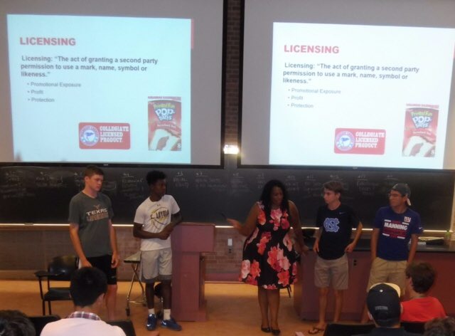FirstSportsJob's tweet photo. #FirstSportsJob spoke to HS students at @GeorgetownUniv about #sportsbiz and how to find opportunities: https://t.co/LQWu4LFFyY https://t.co/JXucedwnd2