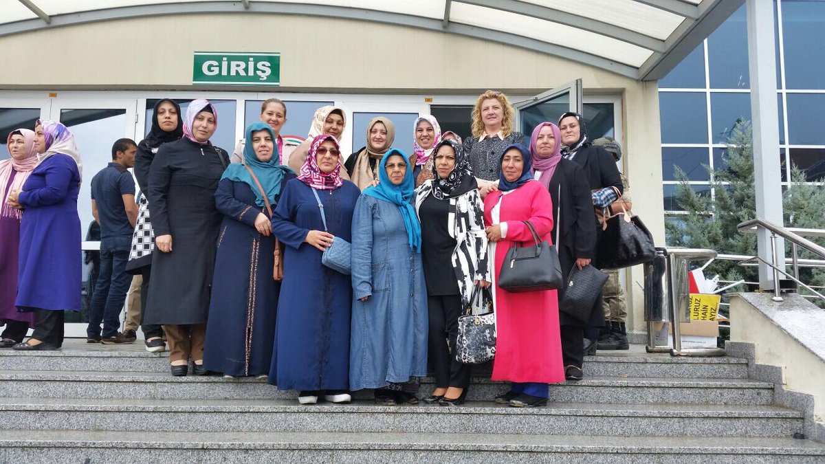 AKKadinGungoren's tweet photo. Hep birlikte darbecilerden hesap sormak için, Güngören Kadın Kolları olarak Başkanımız @senelsavci öncülüğünde Silivri'deyiz https://t.co/ewNpF71PPH