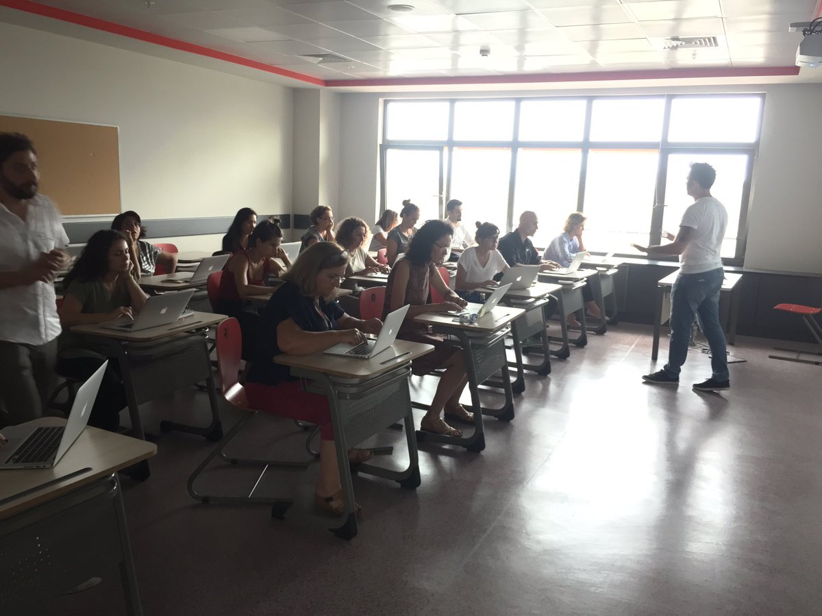 hakan_umutlu's tweet photo. @sryaprak @SACamerikan @HAS_ESEN @CihannAkbaba ile 3.grubumuzun temel #macbook egitimi devam ediyor. @SACamerikan #SACBYOAD https://t.co/tCFbJTtrTM