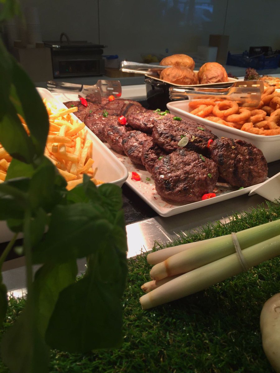 cbar_smc's tweet photo. Happy Burger Day Everyone!! π Look at them... #sidewalkbites #CBAR_SMC https://t.co/RK6jQKjE9Z