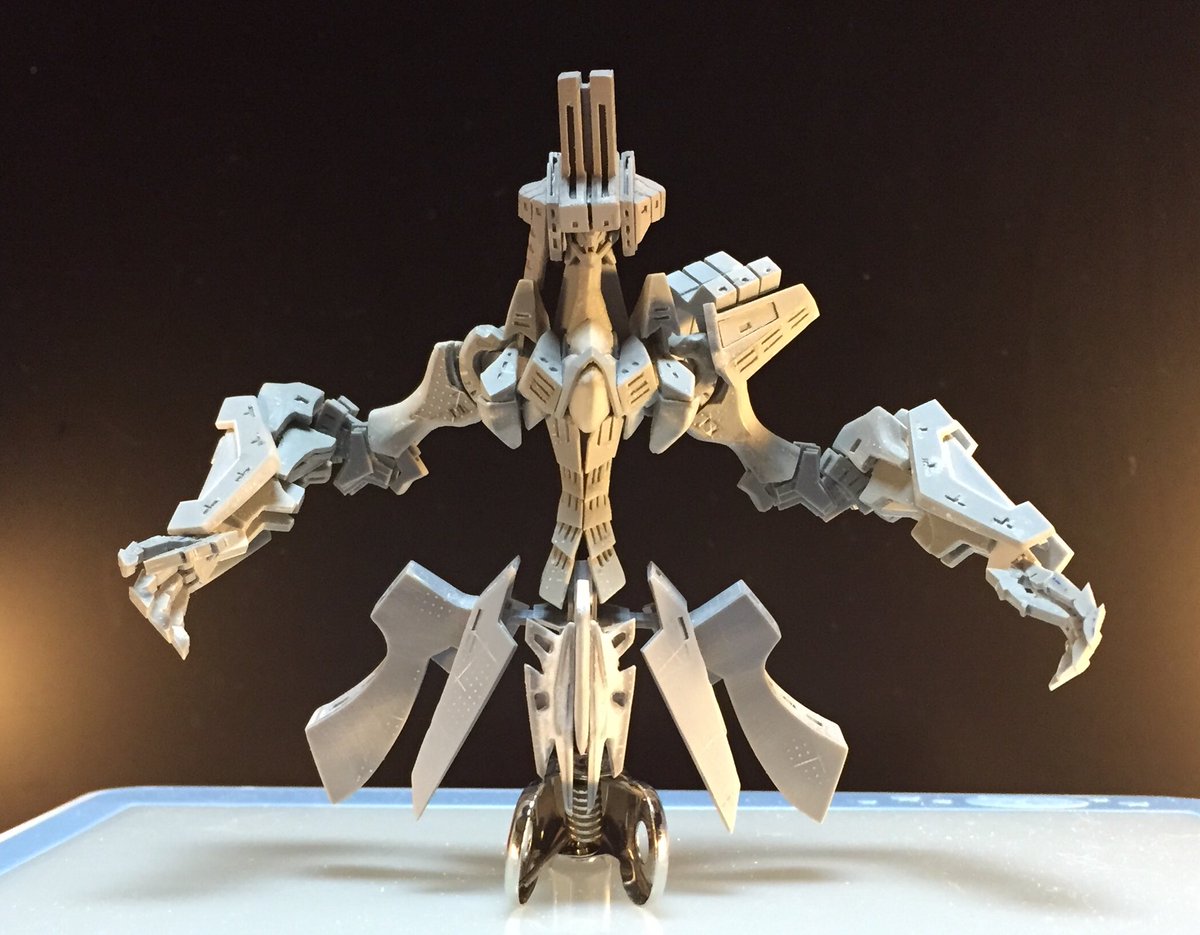 ヒデリ Ar Twitter 腰回り部分を工作中のハイファ ブリンガー