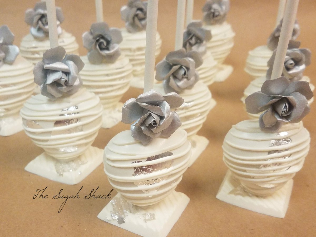 TheSugahShack's tweet photo. #seattlebaker #customsweets #beasugahaddict #youknowyouwantto #sugah #igotit #youneedit #dontfightit #comegetit #blackowned #womeninbusiness https://t.co/3ZNYB3T79S