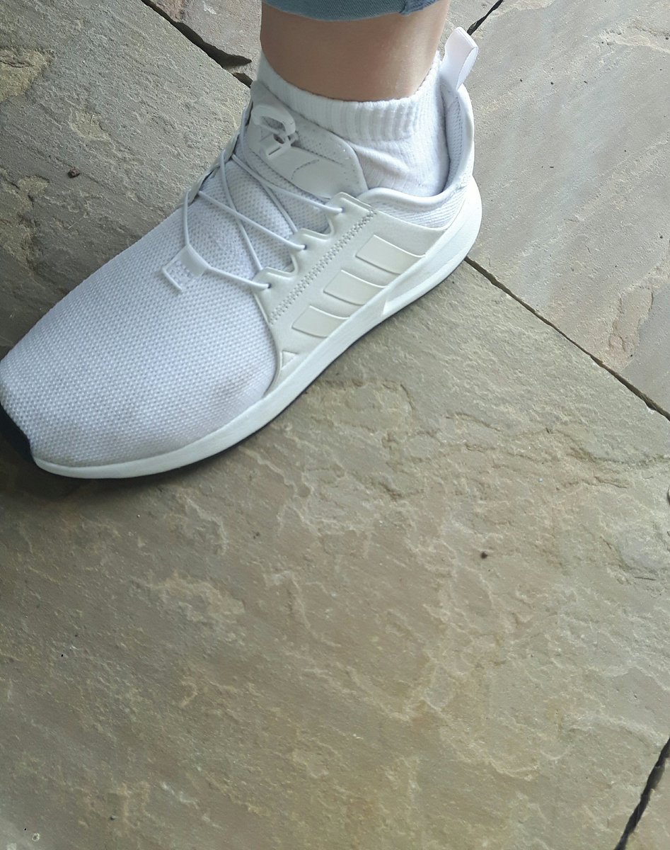 lauralochiii's tweet photo. Erstmal #heirostyle wa? π #3stripeslove β€ @dielochis @adidasoriginals https://t.co/v5QAf2jolV
