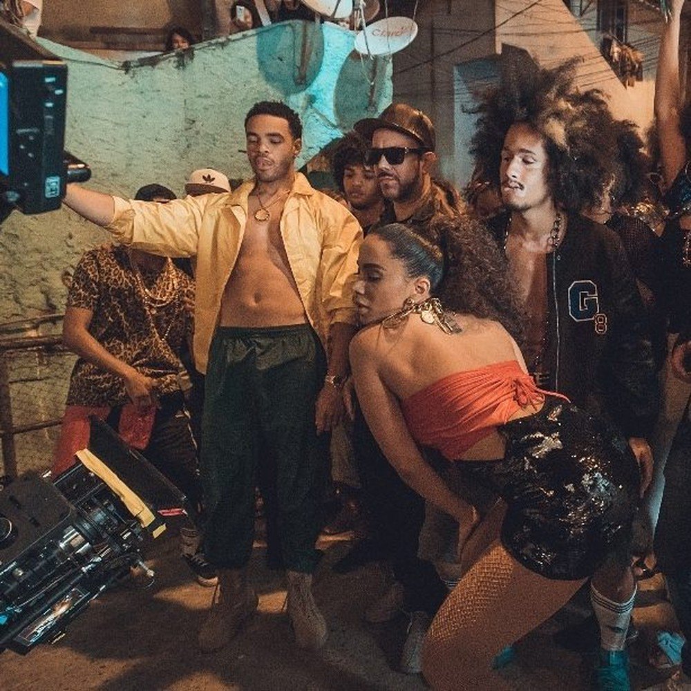Anitta mostra bastidores de próximo clipe, gravado no Vidigal: 'Mais um vídeo que vai chegar pra arrasar' glo.bo/2inZ1ML #G1