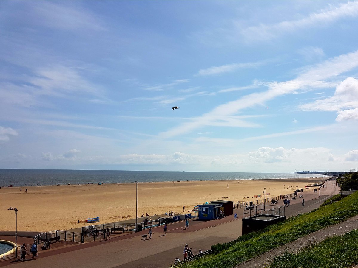 NorfolkCC's tweet photo. Gorleston-on-Sea offers a beautiful beach and promenade, much of which is dog-friendly! Why not visit this weekend? #ENTS17 https://t.co/6rZZhQt08K