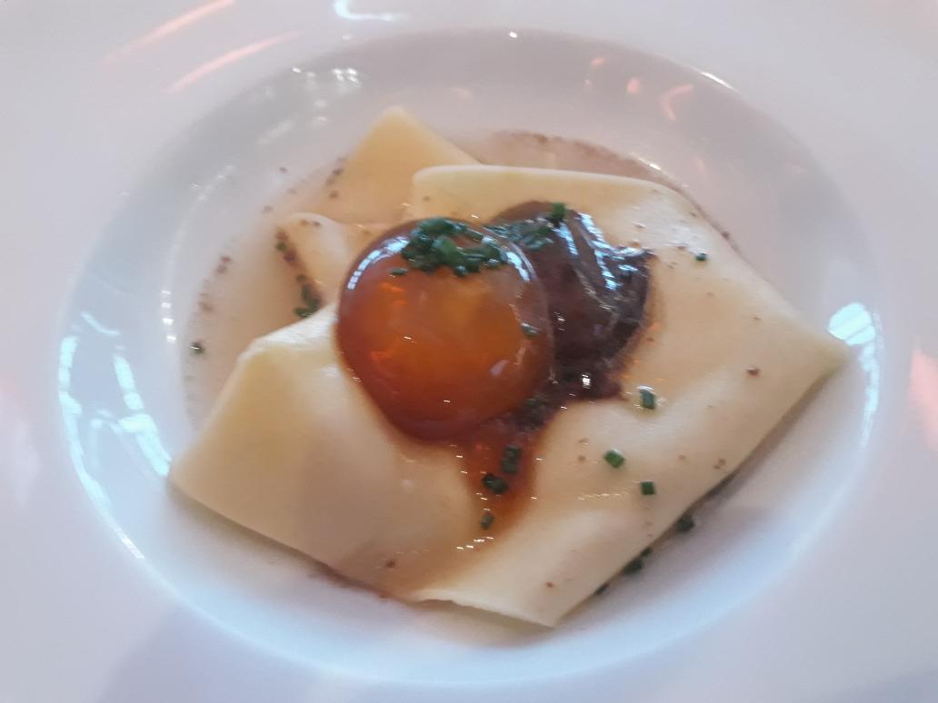 TheWineTipster's tweet photo. Wonderful S.Pellegrino Itineraries of Taste Banquet @HarveyNichols Edinburgh with Elizabeth Allen. #SPTaste https://t.co/zDDc4WlFR3