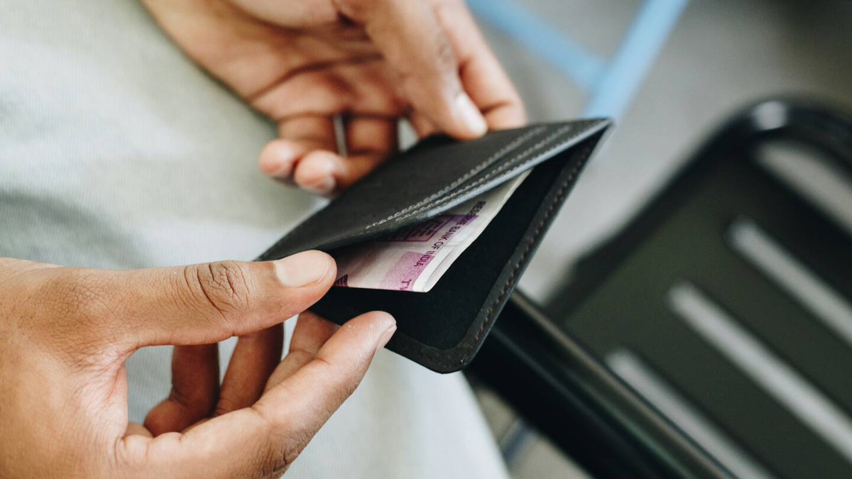 Our Ray and Rio card cases allow easy and efficient handling of cards and cash on the go! 
Shop now on myarture.com/collections/ju…