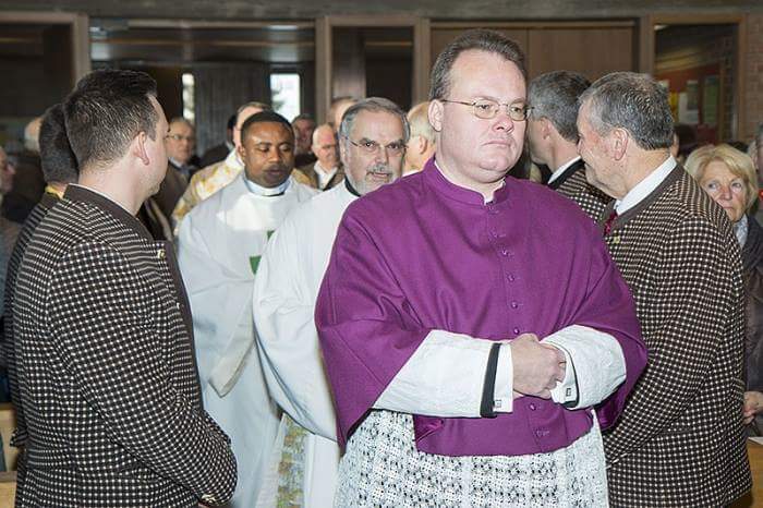 AQuirkiness's tweet image. Op processie gaan, oh heer, kijk naar ons en laat ons de aanwezigheid van u schoon zijn.