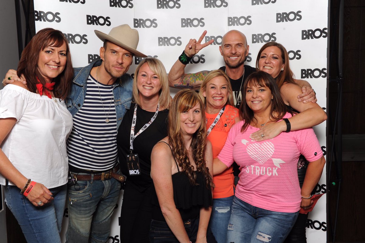 CVW_74's tweet photo. Thank you @mattgoss @LukeGoss  for allowing this to happen. We love it...and you 😍 #BROS https://t.co/fTVkqCbLHd