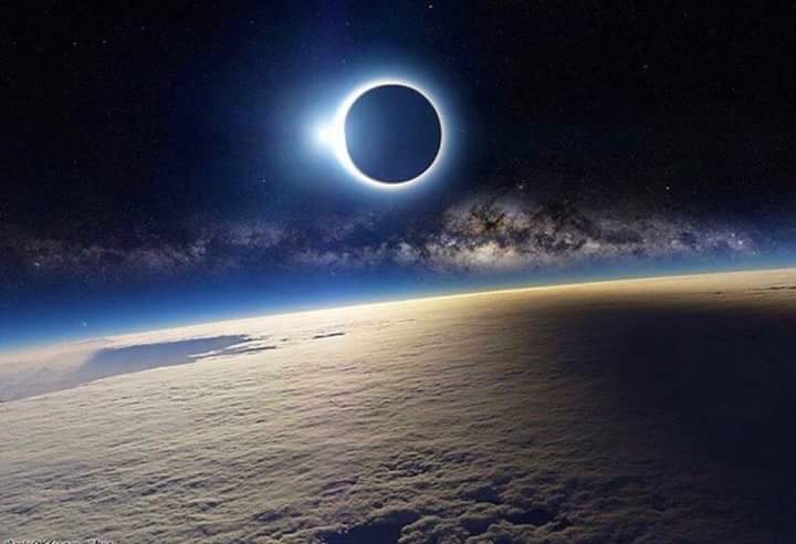 Eclipse captado desde el Espacio sobre Indiana, #EEUU el 21.08.2017 por NASA #TotalEclipse #SolarEclipse2017 #SolarEclipse #Phenomenon