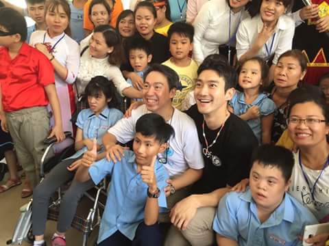 OhParkChan's tweet photo. แบคm รกpโคโค #SMTOWN #Vietnam #chosiwon https://t.co/9iSj4KgO5D