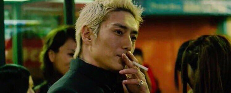 ひよりこ Sur Twitter 綾野剛 金髪 タバコ と 伊勢谷友介 銀髪 タバコ の組み合わせが控えめに言って神だからみんな見てくれ