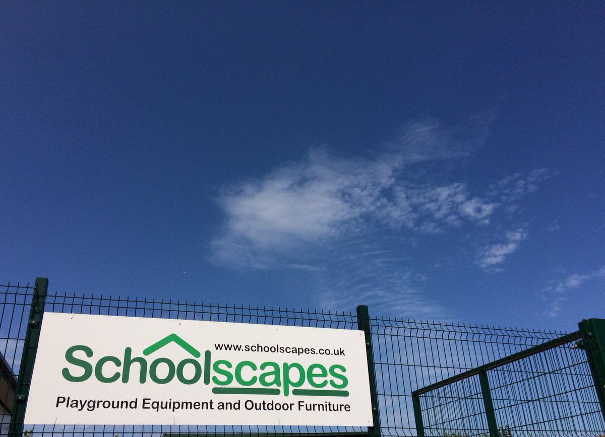 Schoolscapes's tweet image. It's great to finally see some blue skies this summer! 🙌🏻 #suntimefuntime