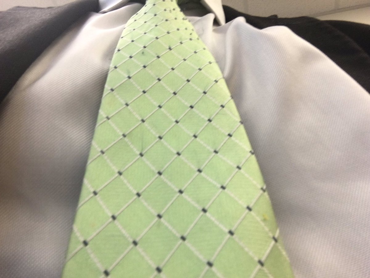 drkevinbrussell's tweet image. Turbo Button - Check
Green Tie- Check
Green Shoes- Check
Book- Check
#crpowerfuleducator
#cridgepride