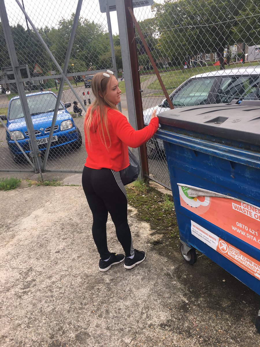ncs_TMH's tweet photo. Team #perham #ncs helpin out in #goodsamaritan #newaddington gardening is so much fun! @NCS https://t.co/eIch6SdJ7R