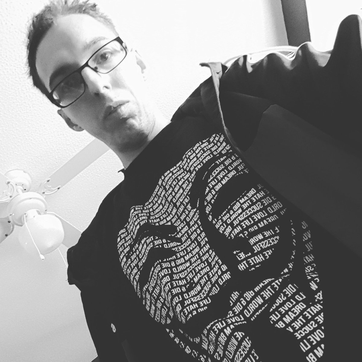 robbieh1990_DB's tweet photo. Got My #Vendetta T-Shirt @BrotherhoodUK @LLHTW Every One Go Get One #DreamBigDieSuccessful #LoveLifeHateTheWorld🌍 https://t.co/YhAfQi2ZrM