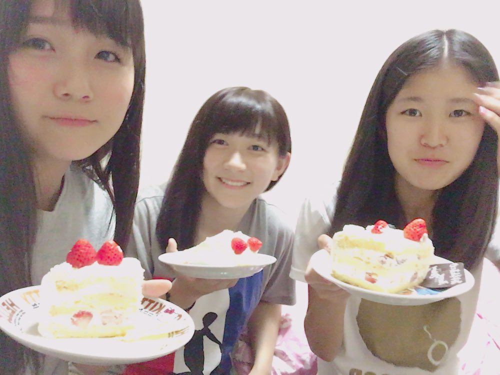 agoooでお泊まり🌌🌙⭐
たくさん笑って語って楽しかった！

そして！！！！
まると美鈴がサプライズでバースデーケーキくれた🎂❤いきなり部屋暗くなってビックリ！
本当にありがとう、めっちゃ嬉しかった〜2人、大好きだーー！
また近々お泊まりしよね♪