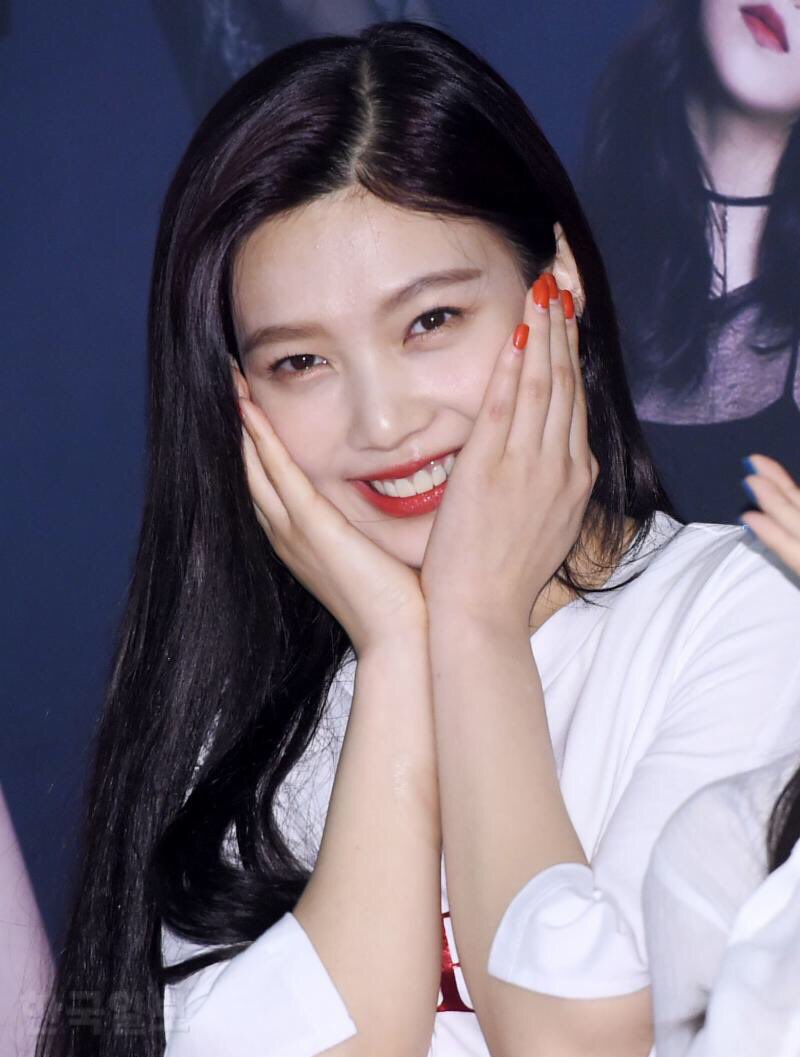 DC_JOY_'s tweet photo. 흑발로 심장 조져놓은 우리둥 기사사진.jpg 
#조이 #Joy 😵😭😭 https://t.co/cxV4dc3XyS