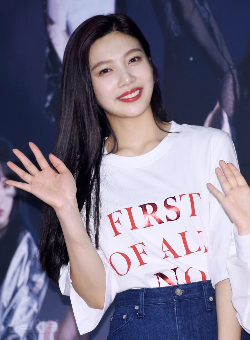 DC_JOY_'s tweet photo. 흑발로 심장 조져놓은 우리둥 기사사진.jpg 
#조이 #Joy 😵😭😭 https://t.co/cxV4dc3XyS