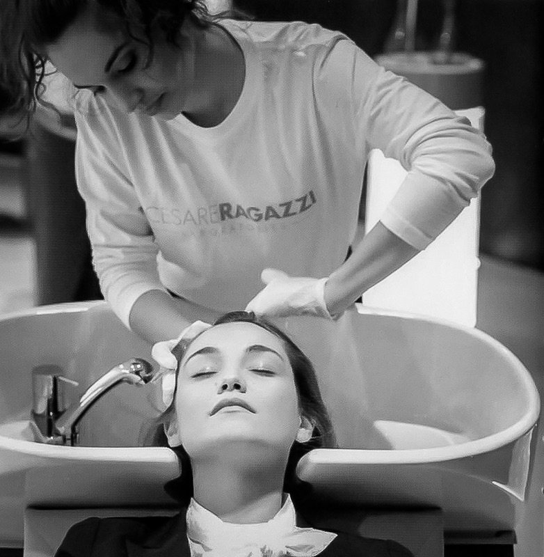 HairProfession1's tweet photo. Reliable, practical and visually seamless, the CRL system is dermatologically tested, compatible with any skin type, https://t.co/ytlBH8qM5X