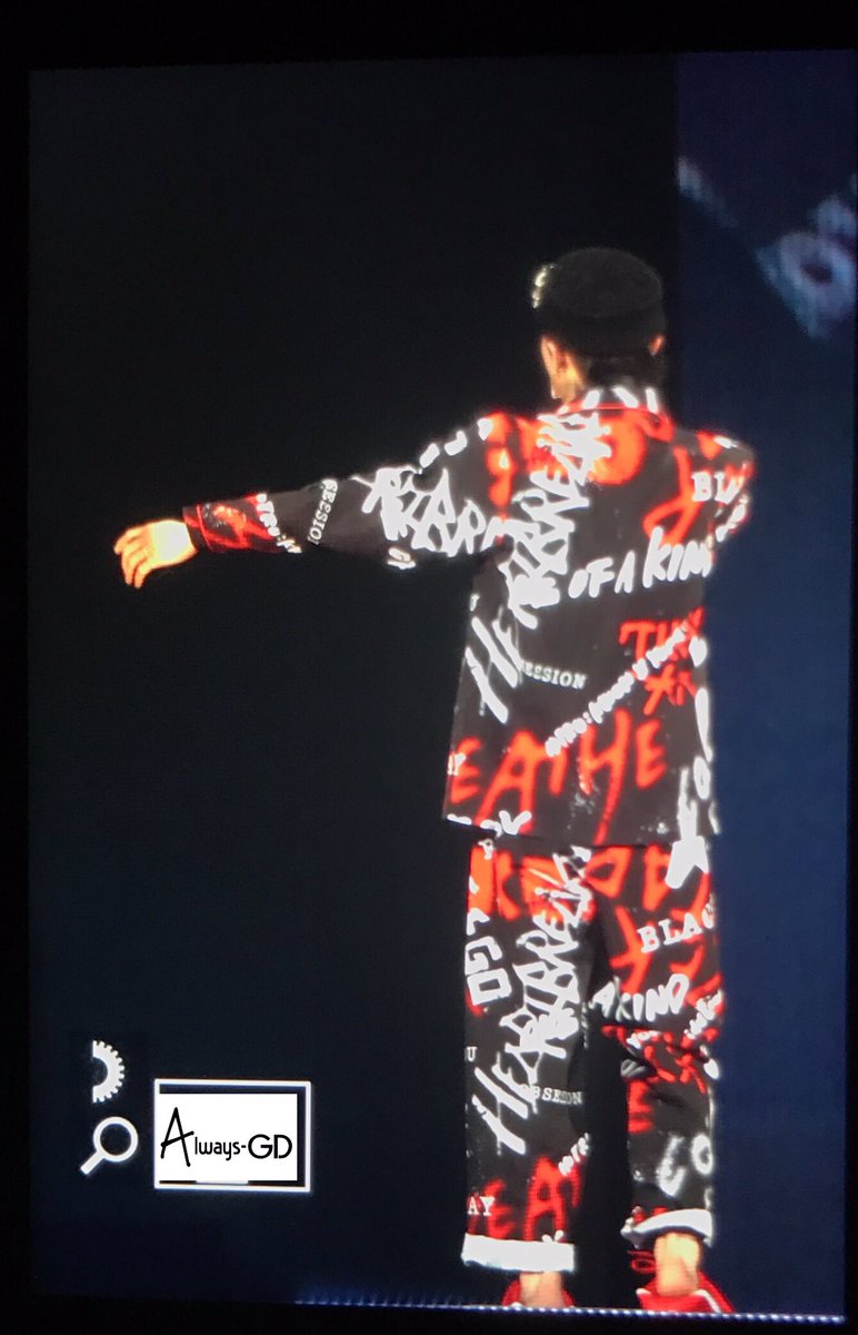 always_gd's tweet photo. ACT III, M.O.T.T.E In Osaka

🐉say
스키야네~
코레야바이~~
다이죠부자나이~~~
스키야네~~~~

꺅 ♥️ 너무좋아 권지용 사랑해♥️
⭐️엔딩곡 무제 영상 얼른 공유할게여⭐️

#AlwaysGD https://t.co/CEFuodqVA6