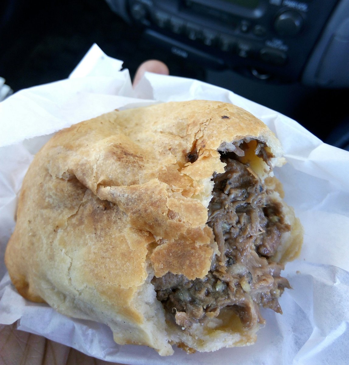 CurateZim's tweet photo. #Thispie #Peppersteak is not making it to the office...eating in the car...🐷🐖🐽 https://t.co/ZDVgzQ58p9