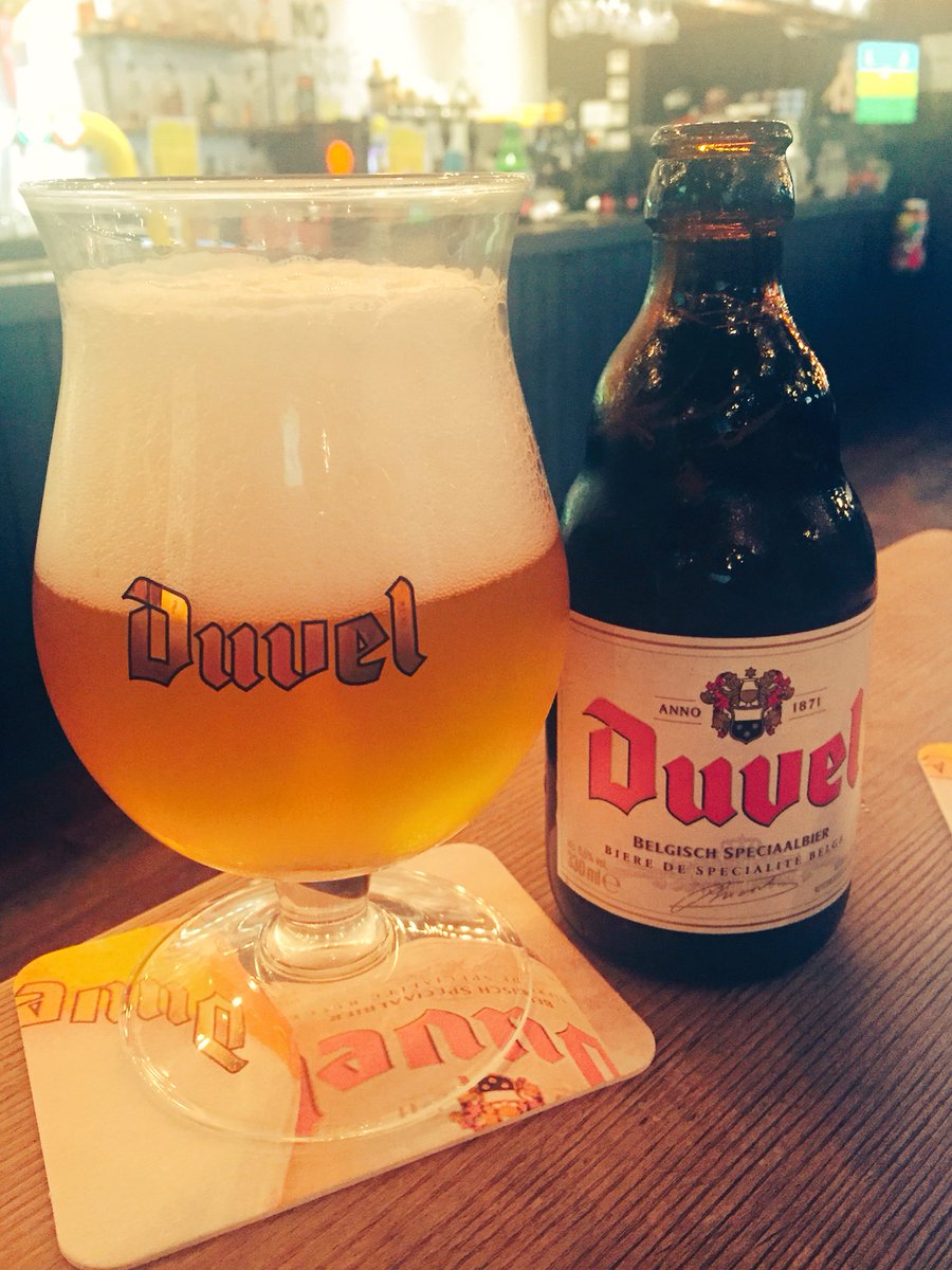 That's how you pour a <a href="/DuvelUK/">Duvel UK</a> everyone! <a href="/onesixtylondon/">One Sixty</a> #duvel #london #beer #thirstytuesday