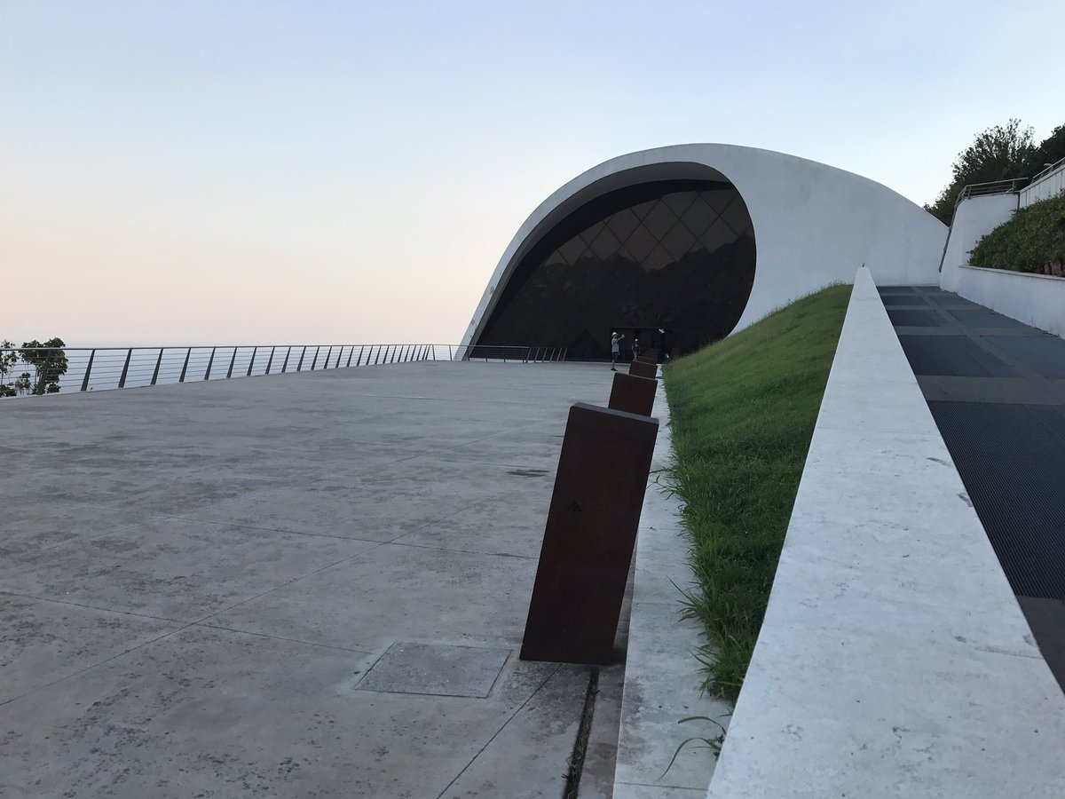KerryAnnONeill's tweet photo. Oscar Niemeyer in Ravello, Italy #architecture https://t.co/wtnK7UydHe