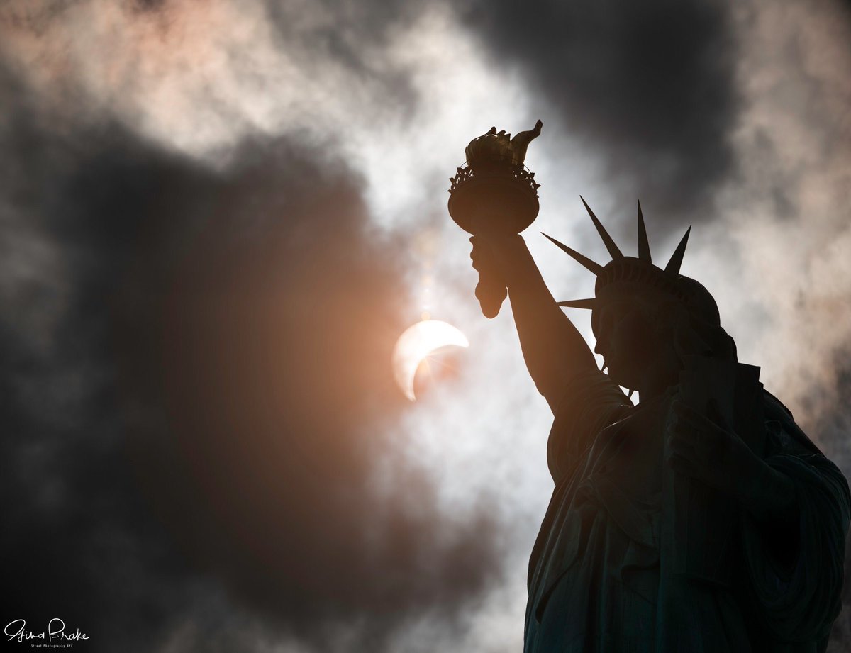 HotelEdison's tweet photo. RT @NYC_PH0T0 #solareclipe2017 #NYC #HotelEdison #Epic #HotelEdison #TriumphHotels https://t.co/fAKCH4TyY6