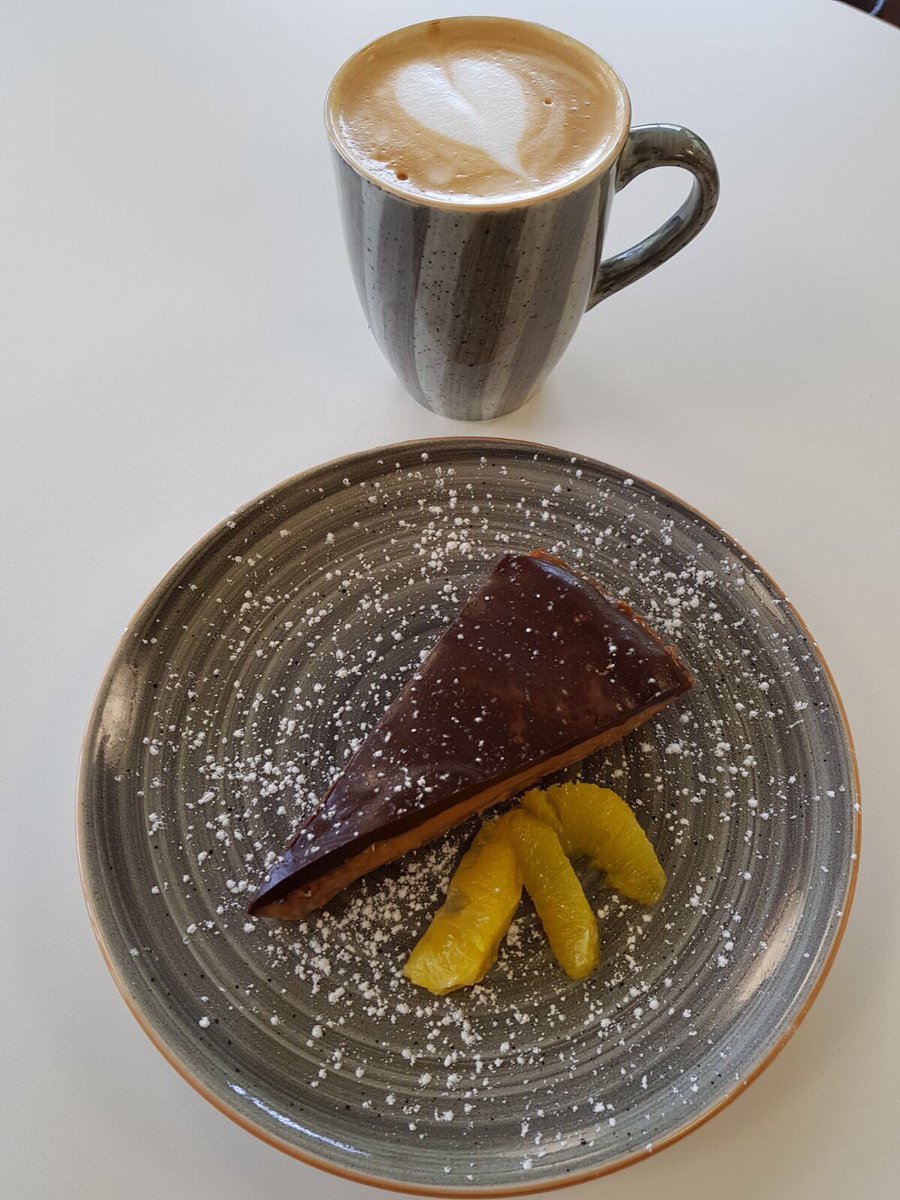 DawnPowell19's tweet photo. A little bit of what you fancy does you good!! @JonWhittle1 @jamiextyrrell @TerryHerbert10 @debbie_noakes @GHouseCoffee https://t.co/WrSkFj0Qt6