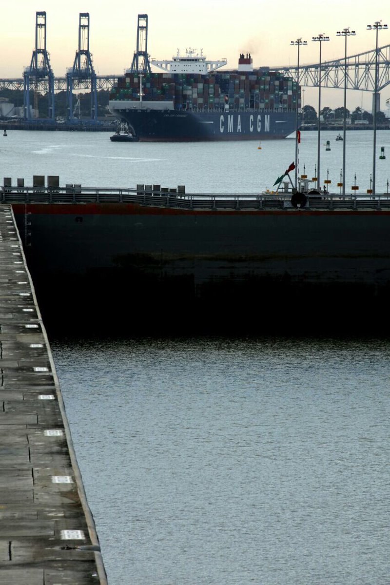 canaldepanama's tweet image. El buque CMA CGM Theodore Roosevelt mide 365.96 m. de largo y 48.252 m. de ancho, igual que 8 Estatuas de la Libertad o 4 Big Bens.