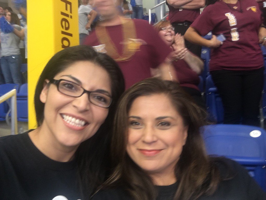 GGarcia198's tweet photo. Ready for Convocation 2017 #NISDInspired #ConvoSelfie https://t.co/76Tr1gmJy0