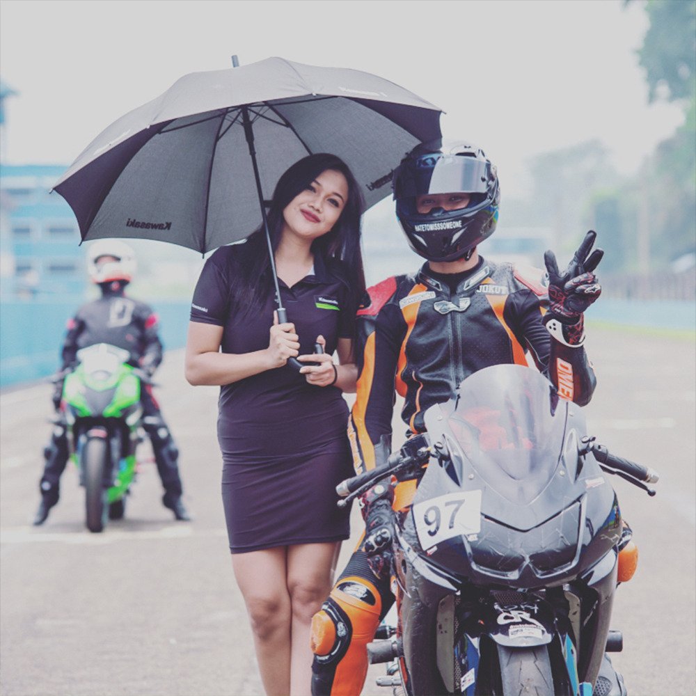 KawasakiLovers's tweet photo. Repost @mwardhania Maybe this is my last in 2k17
#deritaprivater #serbasendiri #danaseadanya
#kurangdanaboss #kawasaki_indonesia https://t.co/5sUp92z6Nn