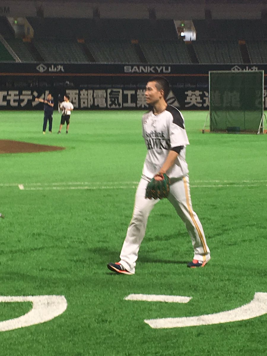 今日はヤフオクドームのグランドに降りた フィールドサイン会当選し