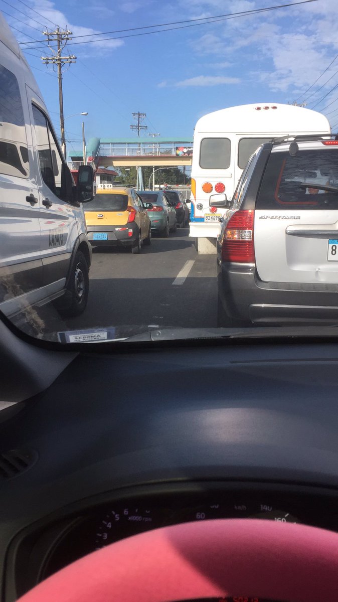 wolf0504's tweet photo. @tvntrafico principal de juan diaz, ni se mueve😰 https://t.co/OiFzNX8tkS