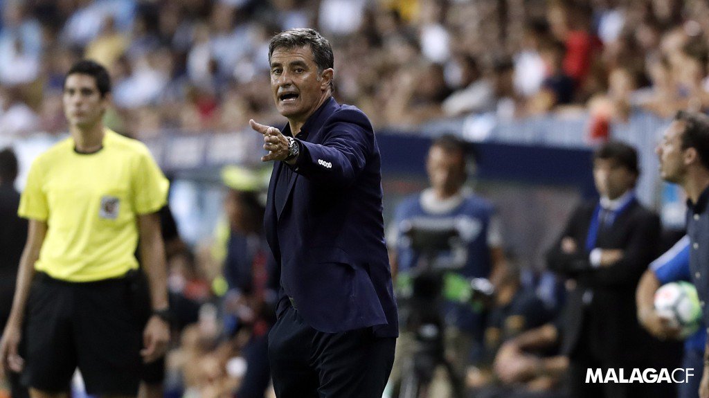 MalagaCF_ar's tweet photo. MCFoto| ميتشيل: كفاءة مهنية، طاقة إيجابية والتطلع بإيجابية للمستقبل!
#Energy #AlwaysPositive #VamosMálaga #LookingForwar https://t.co/zkaooy67eW
