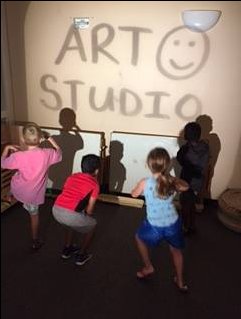 CompassSchoolUS's tweet photo. Look at the Art studio friends being super creative in the light and shadow room! #TheCompassSchool #AshburnVA https://t.co/hiY829DIHG