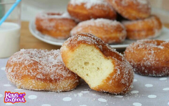 kayschippy's tweet photo. The Donut Experience 🍴🍩🍷🍩🍩😀😀 #KaysChippy #KaysDonut https://t.co/EvjosxR4H6