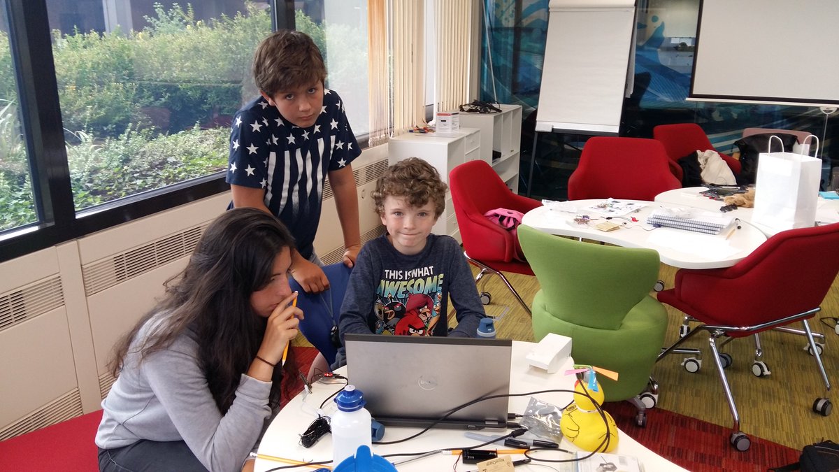 BOCgrads's tweet photo. Day 2 of @arcolaenergy #h2hack &amp; our #Guildford teams are starting to bring their #hydrogen inspired plans to life! https://t.co/VG8GHe6vio