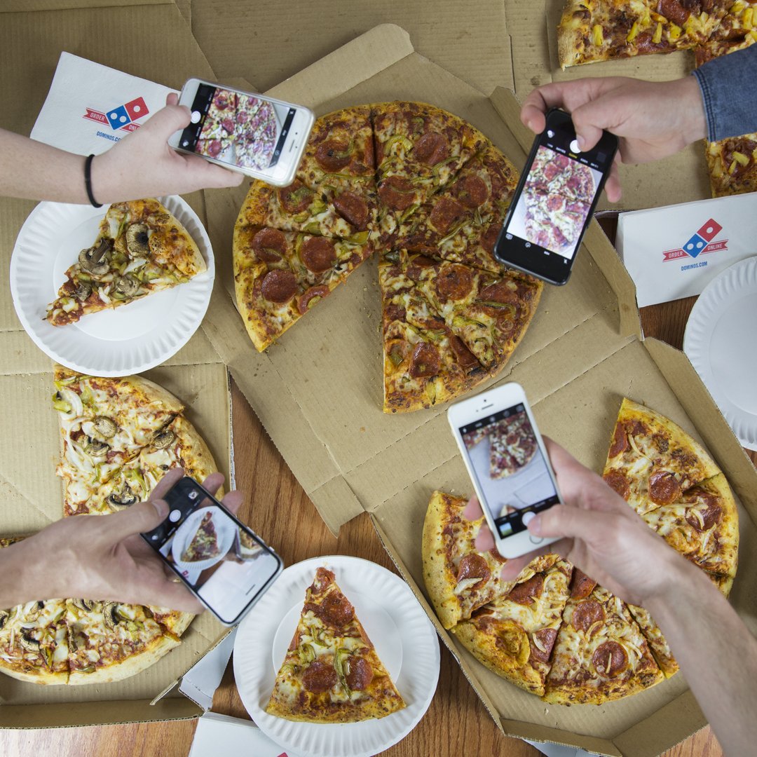 Want 🆓 pizza for a year? Share your #ShowMeTheDominos crave-worthy 🍕 photos for a chance to win! Upload your pics to bit.ly/2xoNJKA