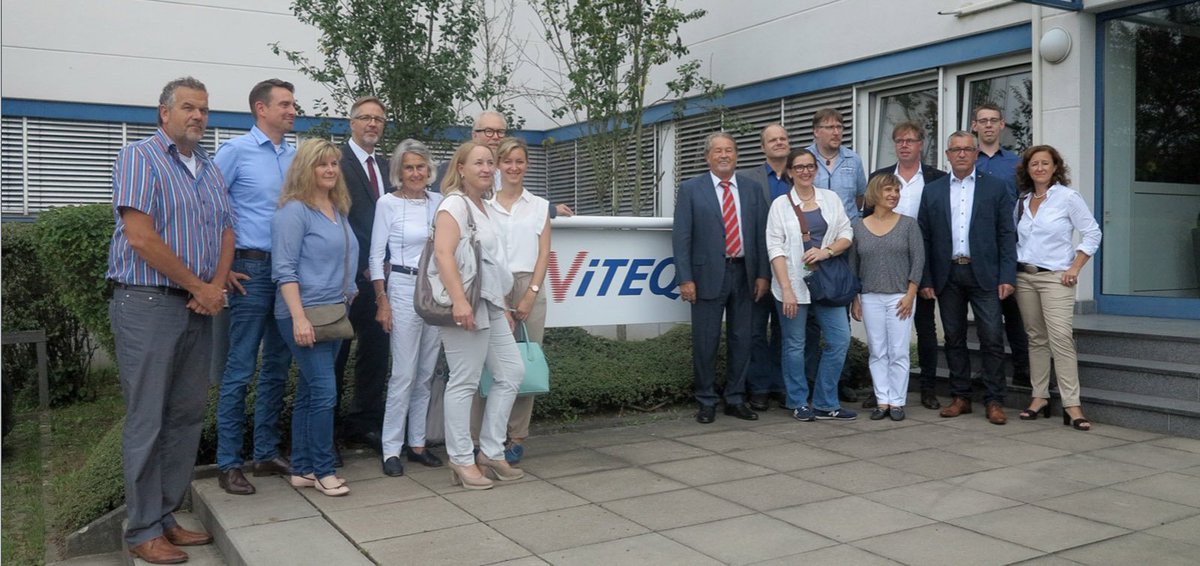 Powtech's tweet photo. Spannende Einblicke bei AVITEQ: Firmenbesichtigung &amp; Schwingtechnik zum #DSIV Sommerfest. Foto von @bulkonline_com https://t.co/lQbdmjvv1m https://t.co/GDxmIhQsNN