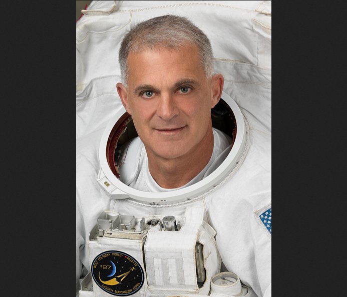 Happy birthday to four-mission veteran astronaut and David Wolf. 