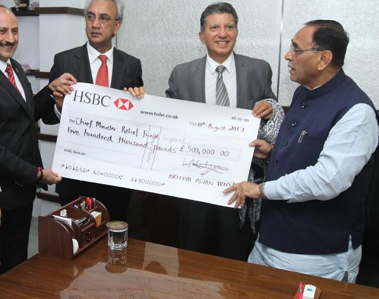 UK based Gujaratis collect 5 lakh pound for flood-hit Gujarat; Dolar Popat, Rushibhai Sachde handover cheque to CM