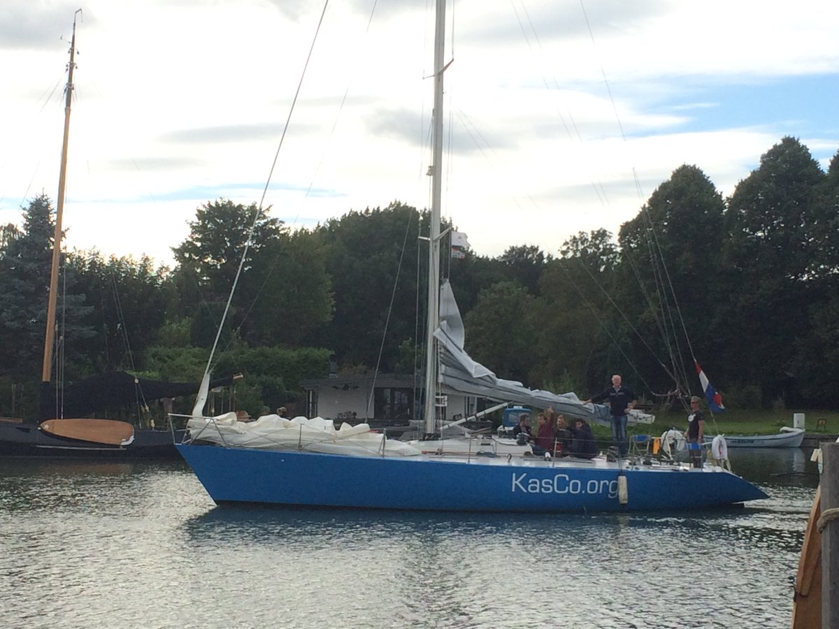KasCo_Software's tweet image. Bij hard werken hoort ook wat ontspanning met het hele team! Wat hebben we een topdag gehad op onze #KasCo zeilboot. #teambuilding
